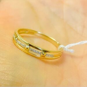 14 K Gold and Diamonds Women's Ring. 💍 size 8